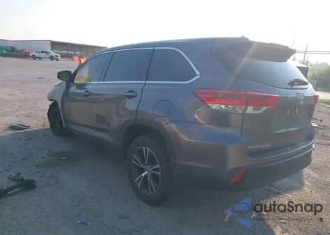 2019 Toyota Highlander Le Plus from USA, damaged, VIN 5TDZZRFH5KS357219